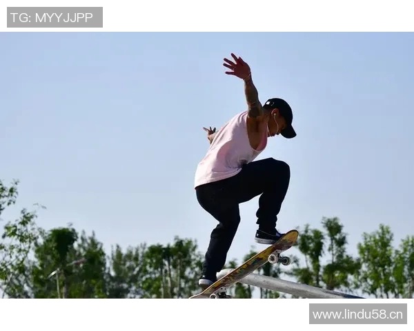 深圳滑板队在极限运动会中以64分稳居积分榜首位 深圳滑板队在极限运动会中以64分稳居积分榜首位