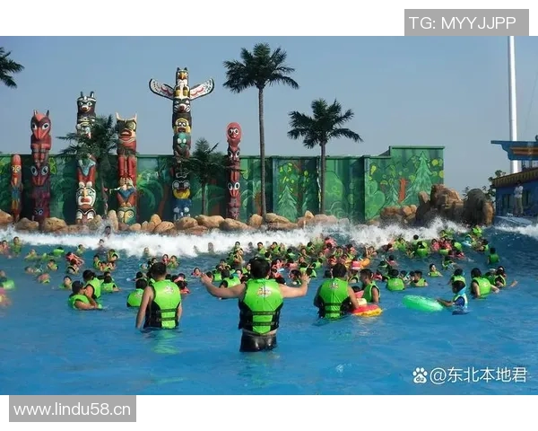 畅享清凉夏日,游泳池周边完美打造休闲度假胜地 畅享清凉夏日,游泳池周边完美打造休闲度假胜地